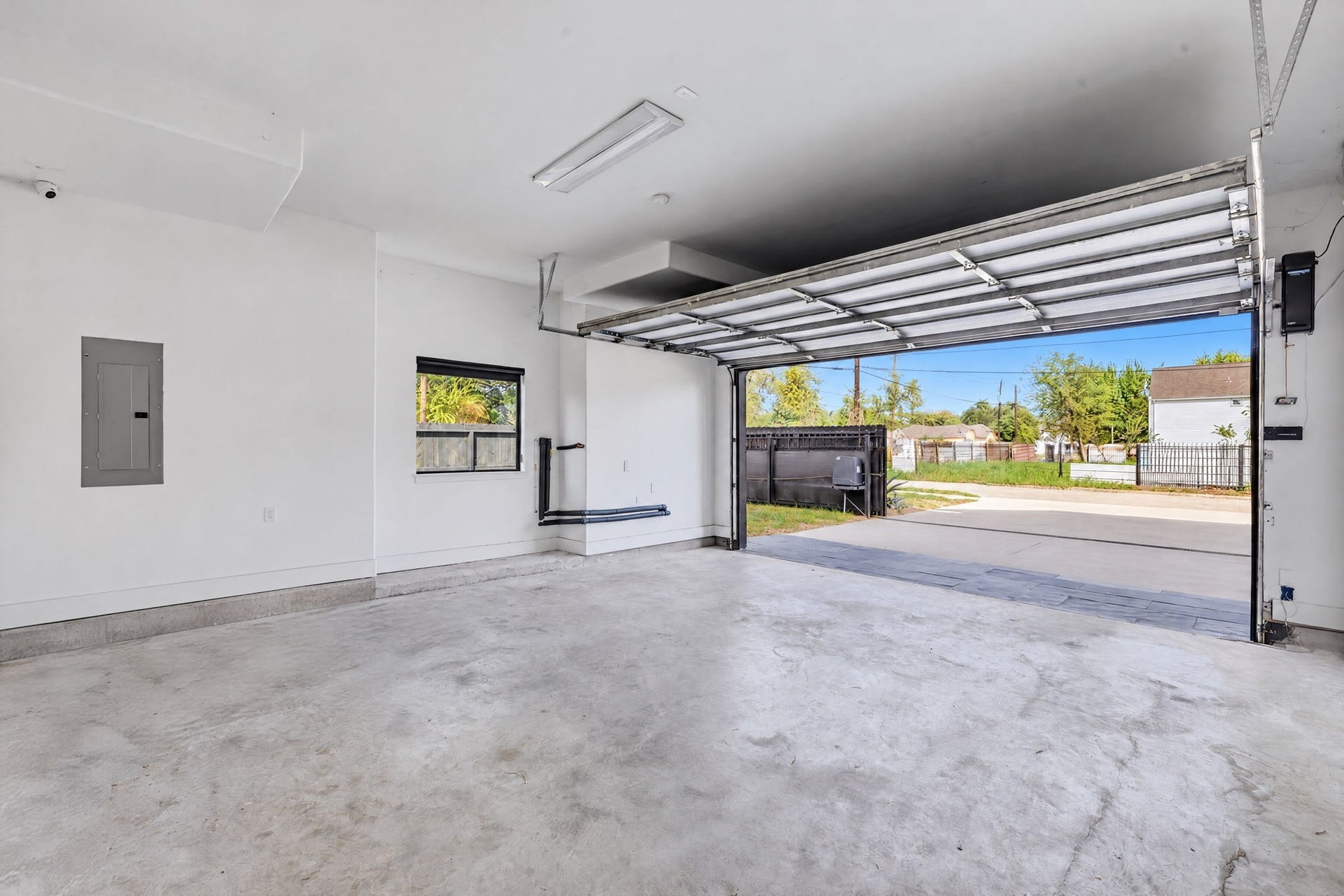 2420 Sumpter Street, Houston, TX 77026 2420 Sumpter Street, Houston, TX 77026