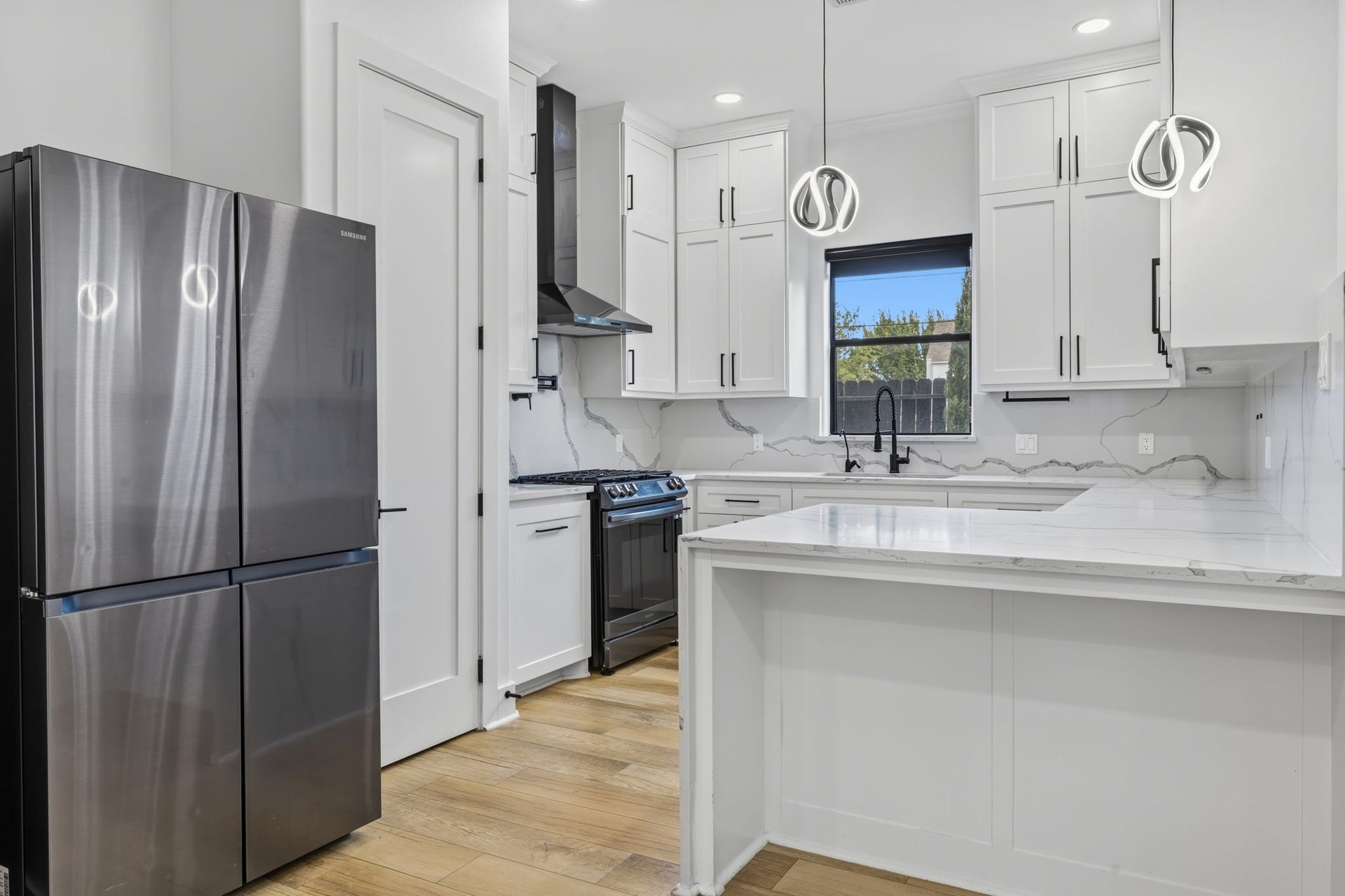 2420 Sumpter Street, Houston, TX 77026 2420 Sumpter Street, Houston, TX 77026