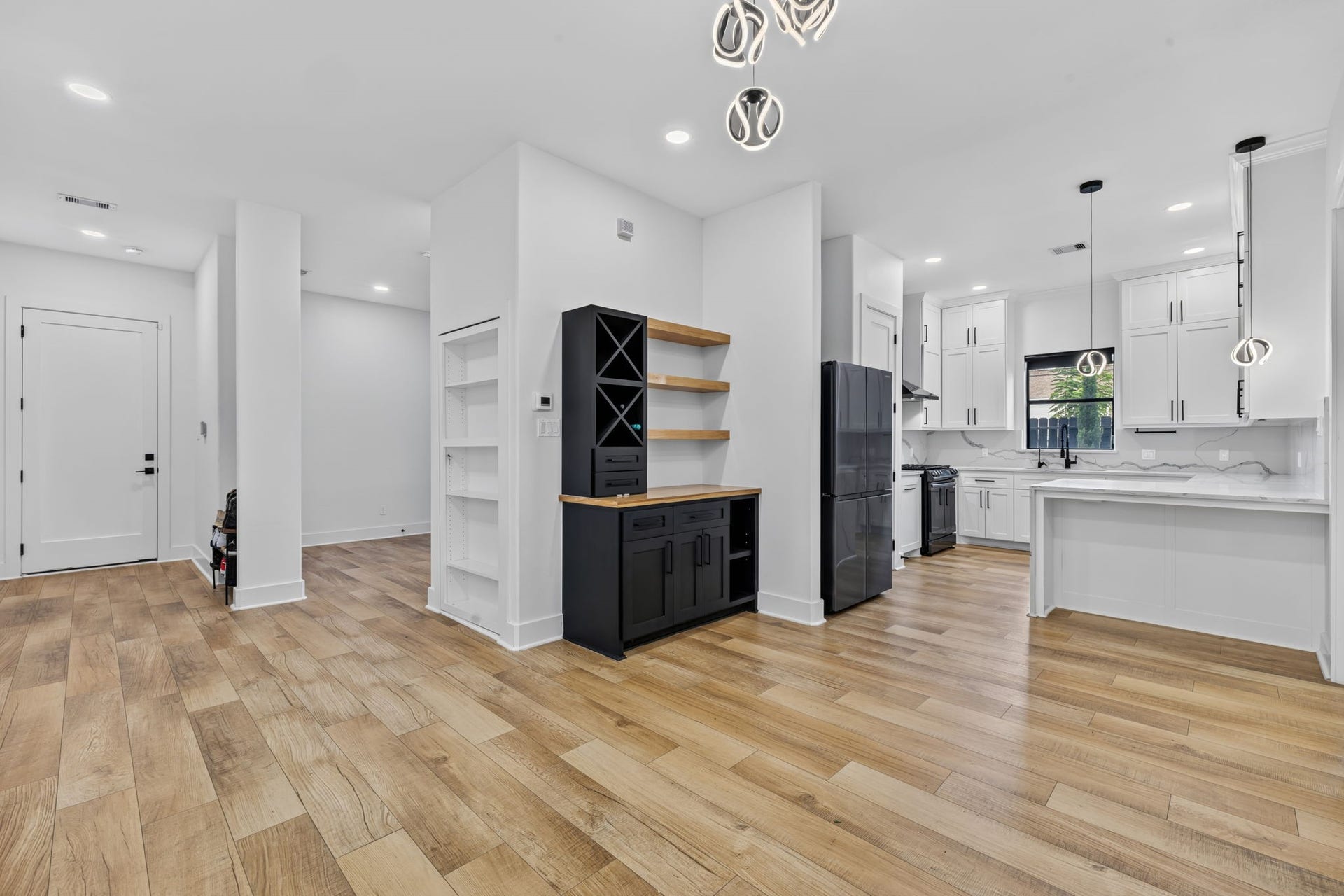 2420 Sumpter Street, Houston, TX 77026 2420 Sumpter Street, Houston, TX 77026