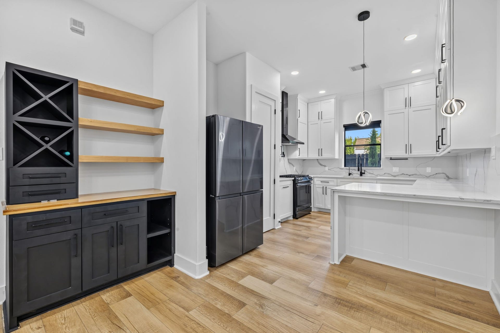 2420 Sumpter Street, Houston, TX 77026 2420 Sumpter Street, Houston, TX 77026