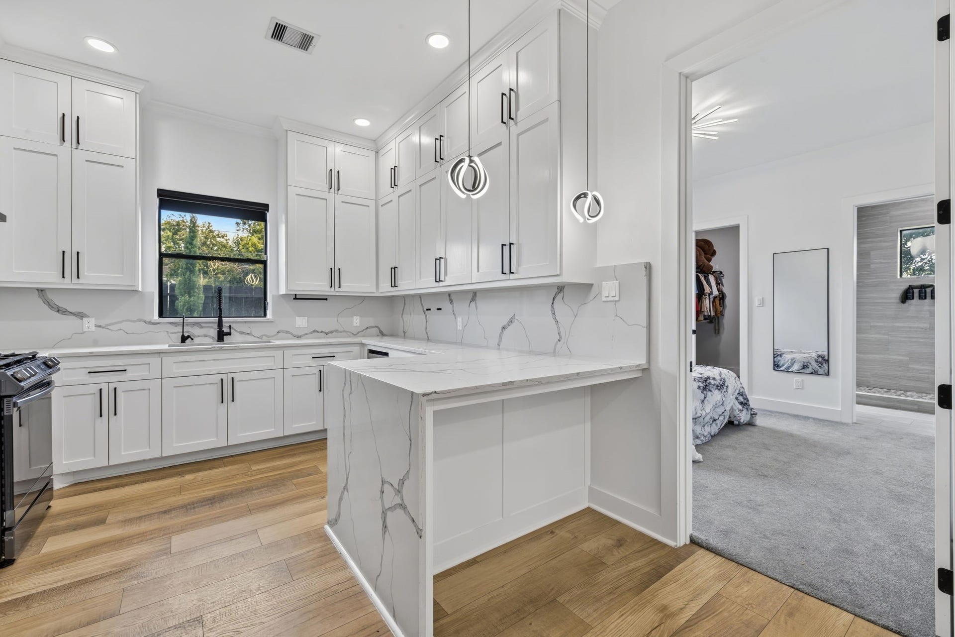 2420 Sumpter Street, Houston, TX 77026 2420 Sumpter Street, Houston, TX 77026