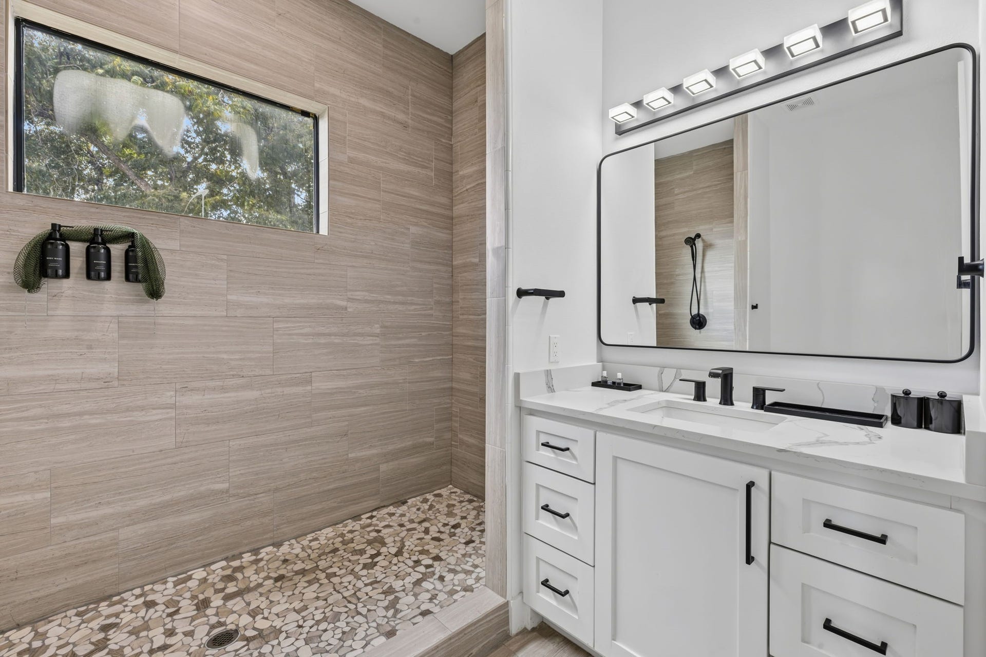 2420 Sumpter Street, Houston, TX 77026 2420 Sumpter Street, Houston, TX 77026