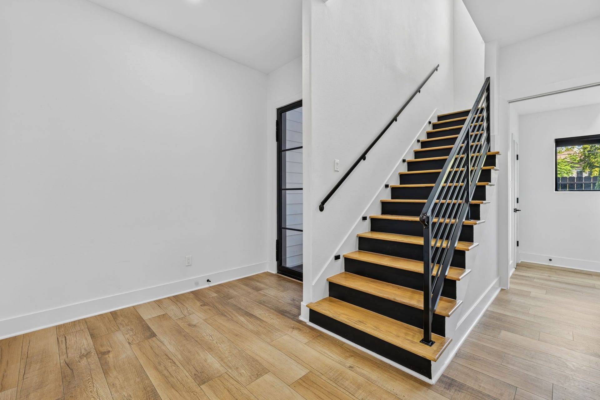 2420 Sumpter Street, Houston, TX 77026 2420 Sumpter Street, Houston, TX 77026