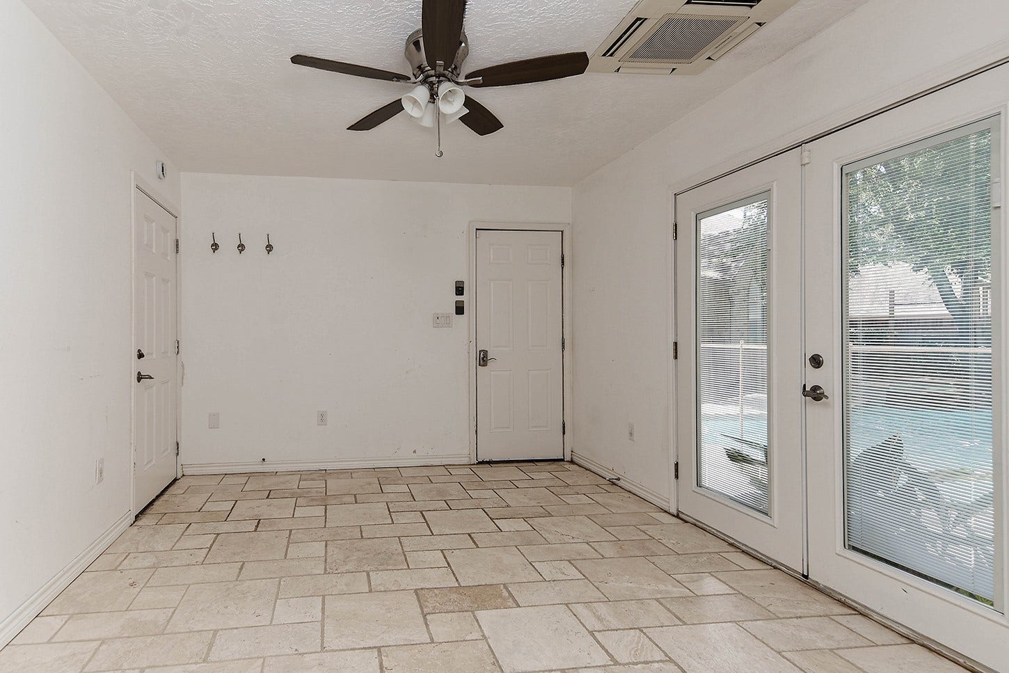 27 Bluff Creek Place, The Woodlands, TX 77382 27 Bluff Creek Place, The Woodlands, TX 77382