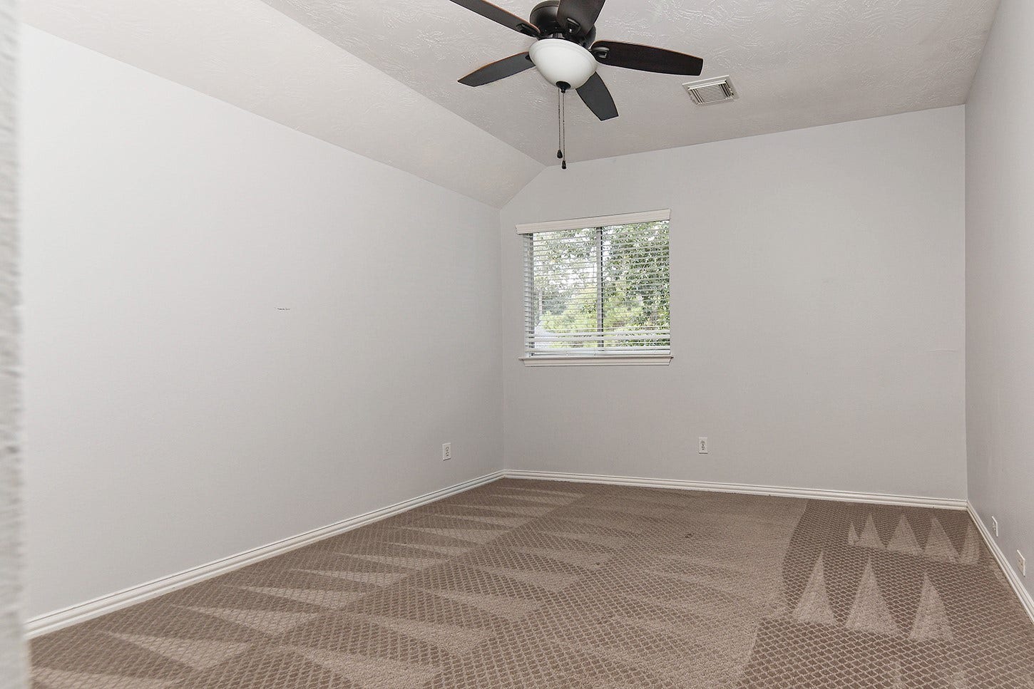 27 Bluff Creek Place, The Woodlands, TX 77382 27 Bluff Creek Place, The Woodlands, TX 77382