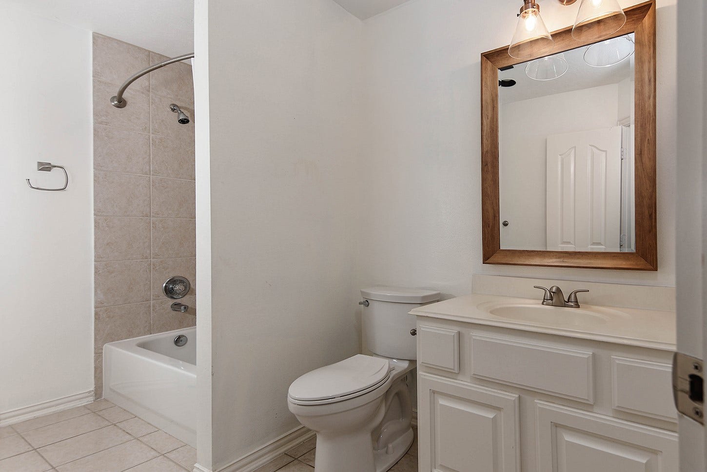 27 Bluff Creek Place, The Woodlands, TX 77382 27 Bluff Creek Place, The Woodlands, TX 77382