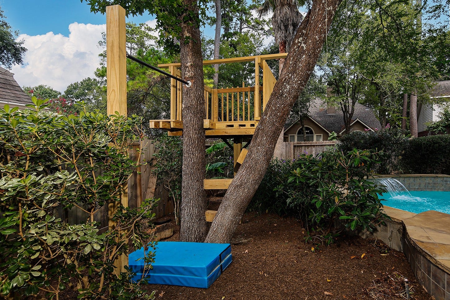 27 Bluff Creek Place, The Woodlands, TX 77382 27 Bluff Creek Place, The Woodlands, TX 77382