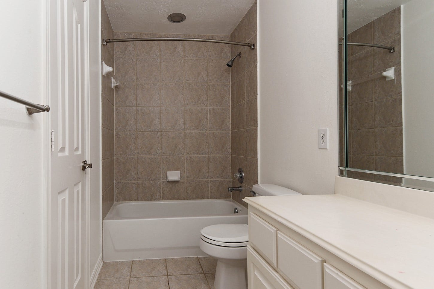 27 Bluff Creek Place, The Woodlands, TX 77382 27 Bluff Creek Place, The Woodlands, TX 77382