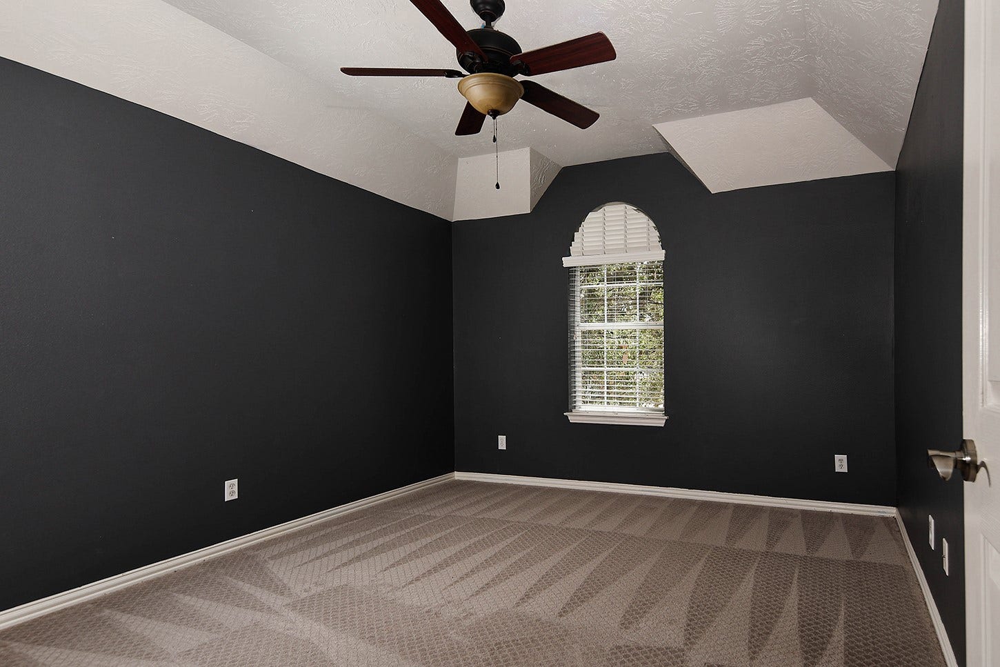 27 Bluff Creek Place, The Woodlands, TX 77382 27 Bluff Creek Place, The Woodlands, TX 77382