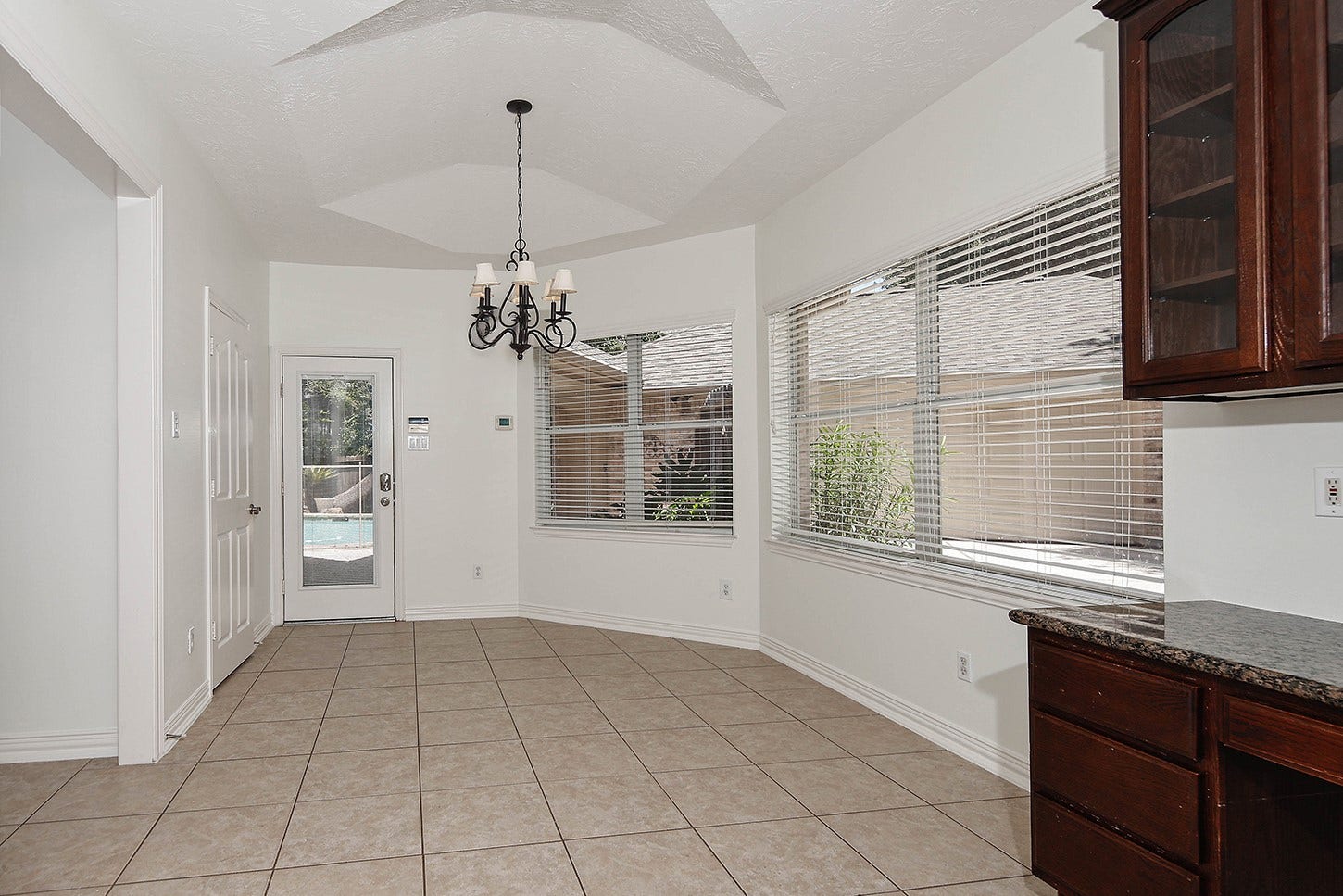 27 Bluff Creek Place, The Woodlands, TX 77382 27 Bluff Creek Place, The Woodlands, TX 77382