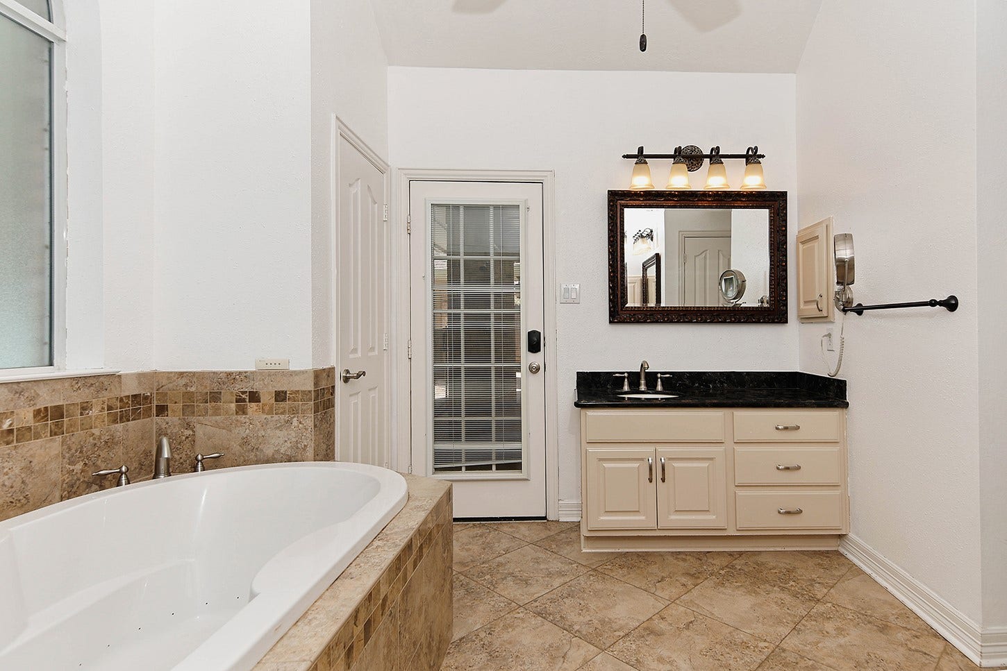 27 Bluff Creek Place, The Woodlands, TX 77382 27 Bluff Creek Place, The Woodlands, TX 77382