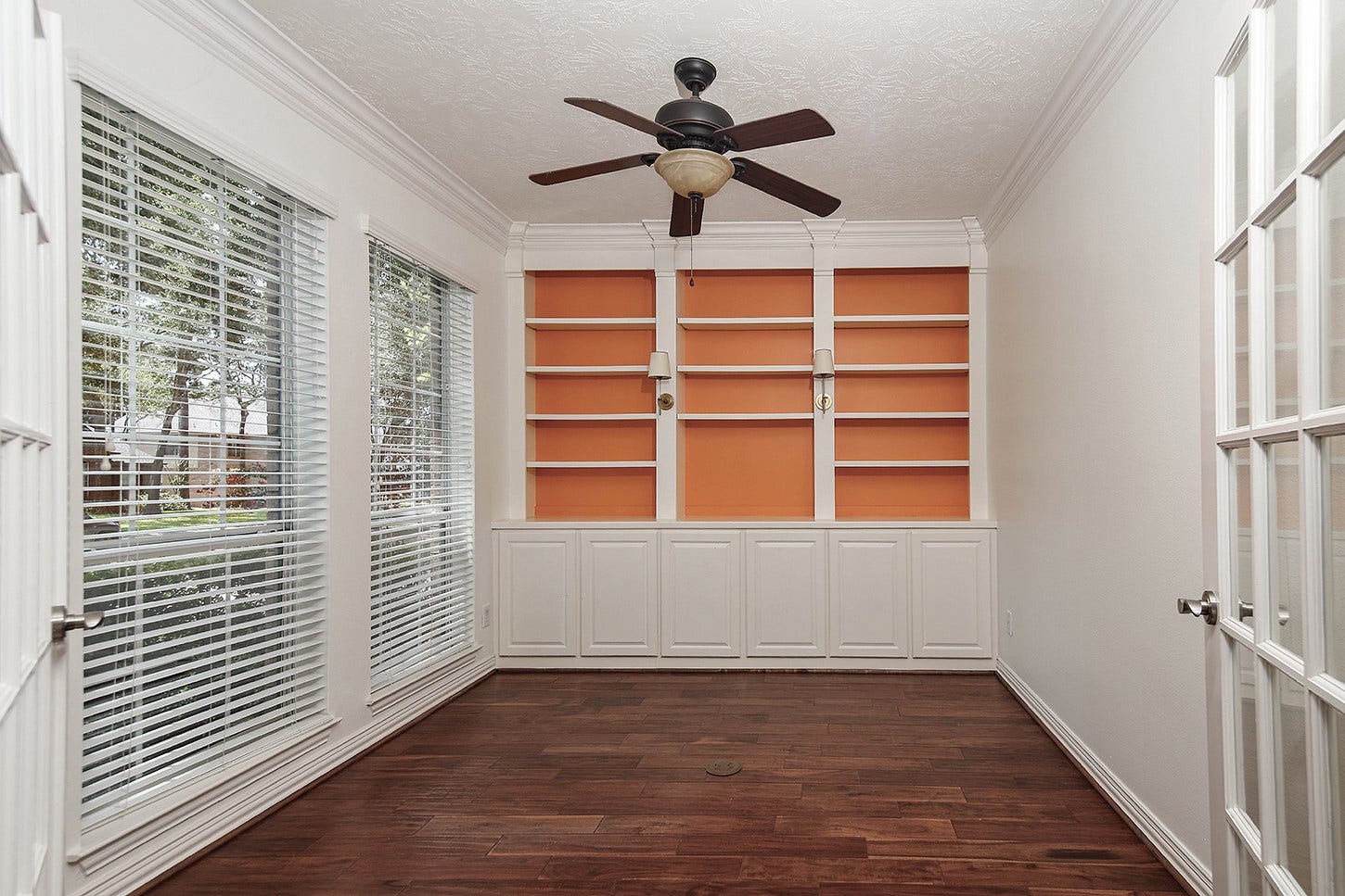 27 Bluff Creek Place, The Woodlands, TX 77382 27 Bluff Creek Place, The Woodlands, TX 77382