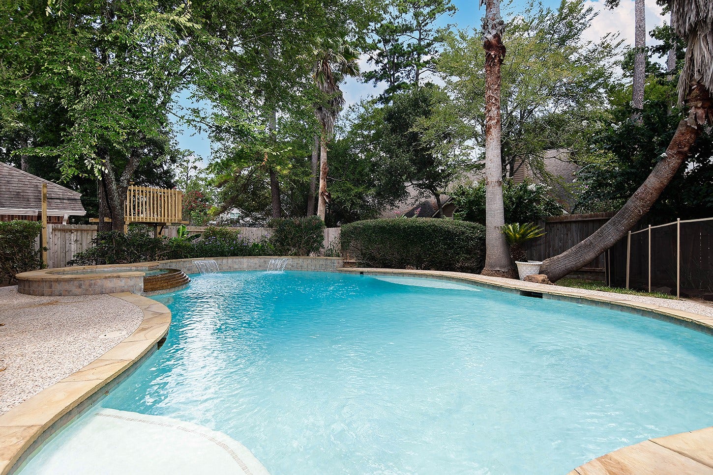27 Bluff Creek Place, The Woodlands, TX 77382 27 Bluff Creek Place, The Woodlands, TX 77382