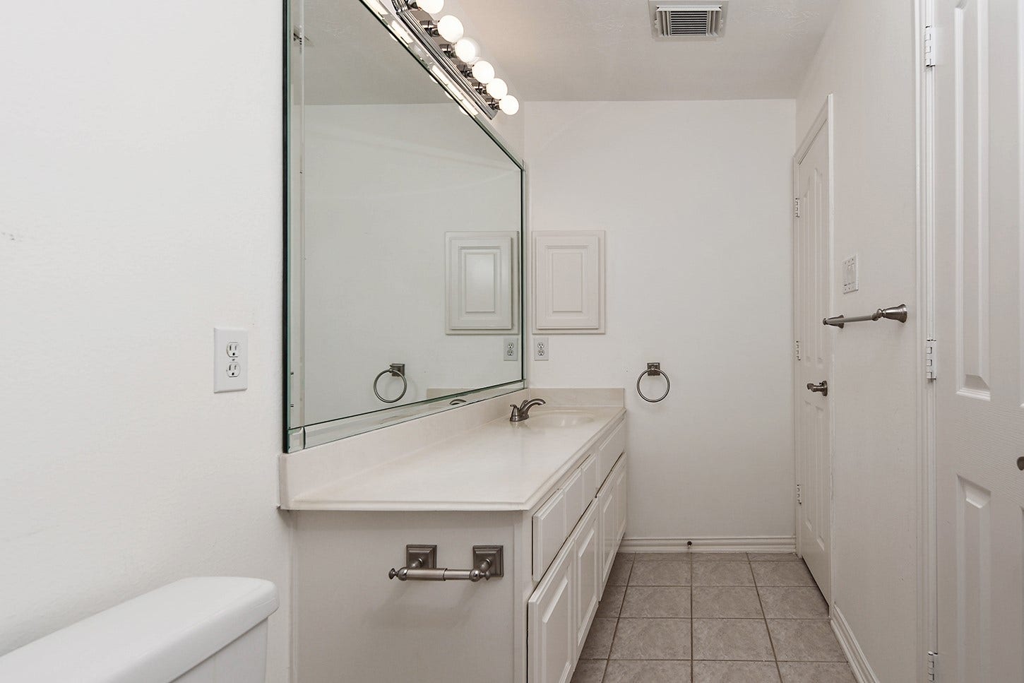 27 Bluff Creek Place, The Woodlands, TX 77382 27 Bluff Creek Place, The Woodlands, TX 77382