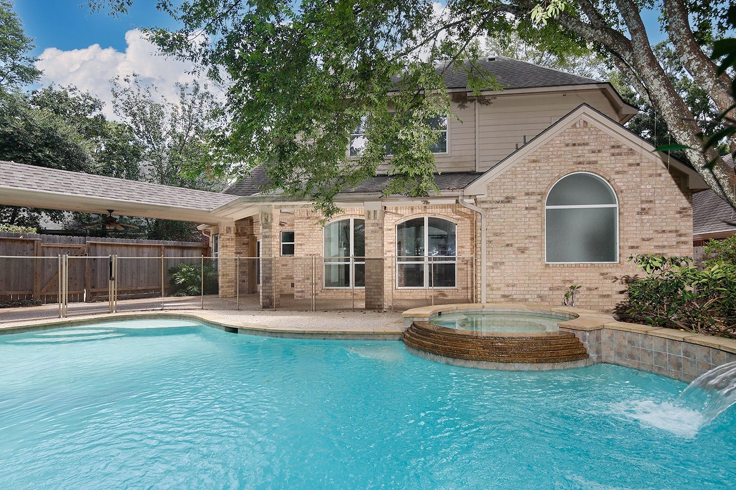 27 Bluff Creek Place, The Woodlands, TX 77382 27 Bluff Creek Place, The Woodlands, TX 77382