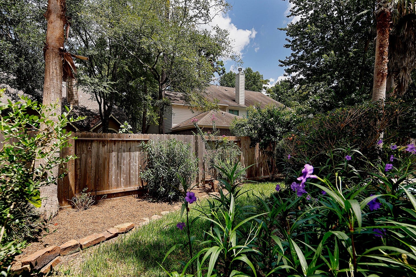 27 Bluff Creek Place, The Woodlands, TX 77382 27 Bluff Creek Place, The Woodlands, TX 77382
