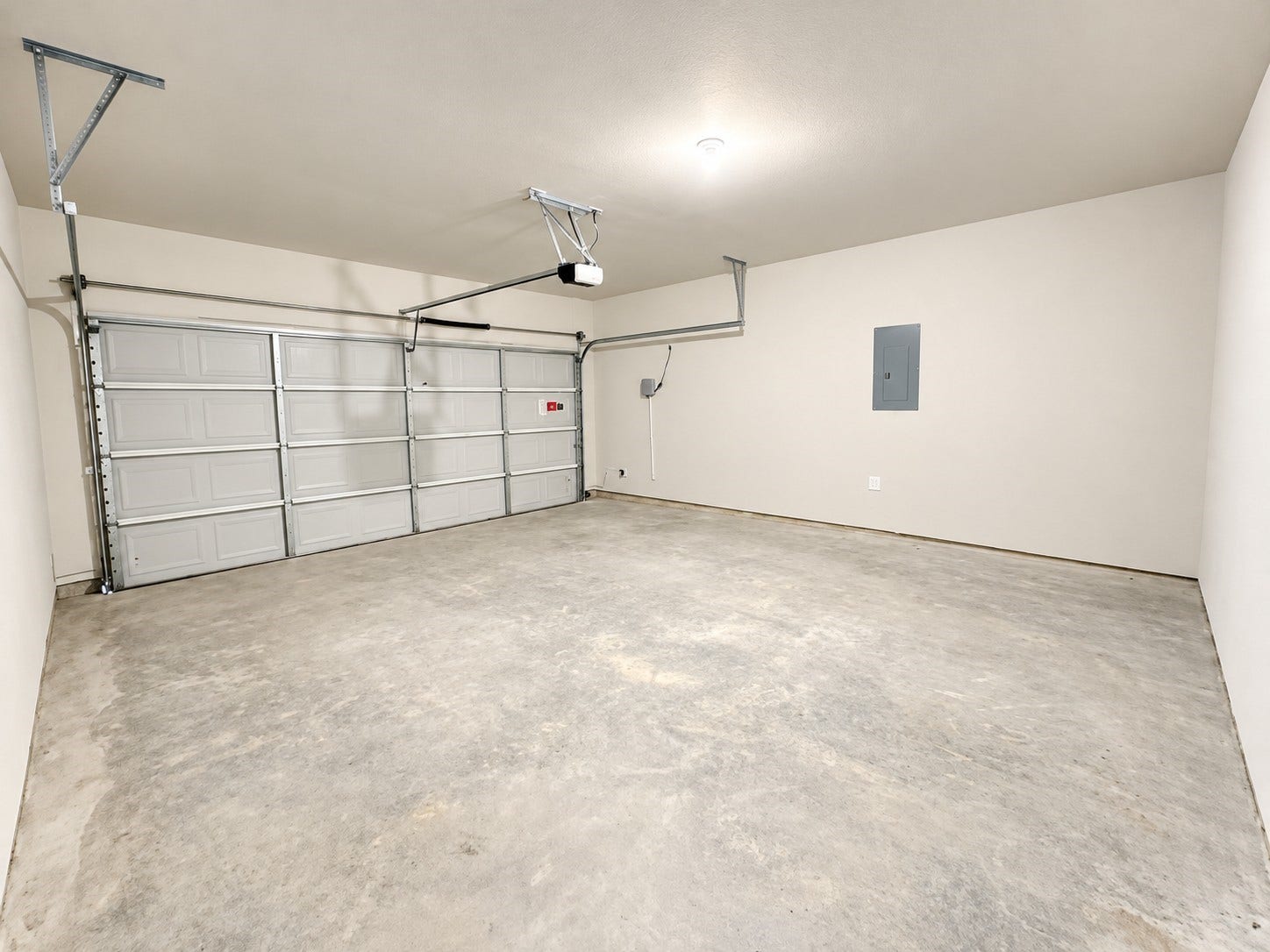 22015 Messina Springs Drive, Hockley, TX 77447 Garage