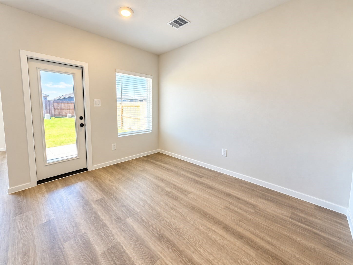 22015 Messina Springs Drive, Hockley, TX 77447 breakfast area