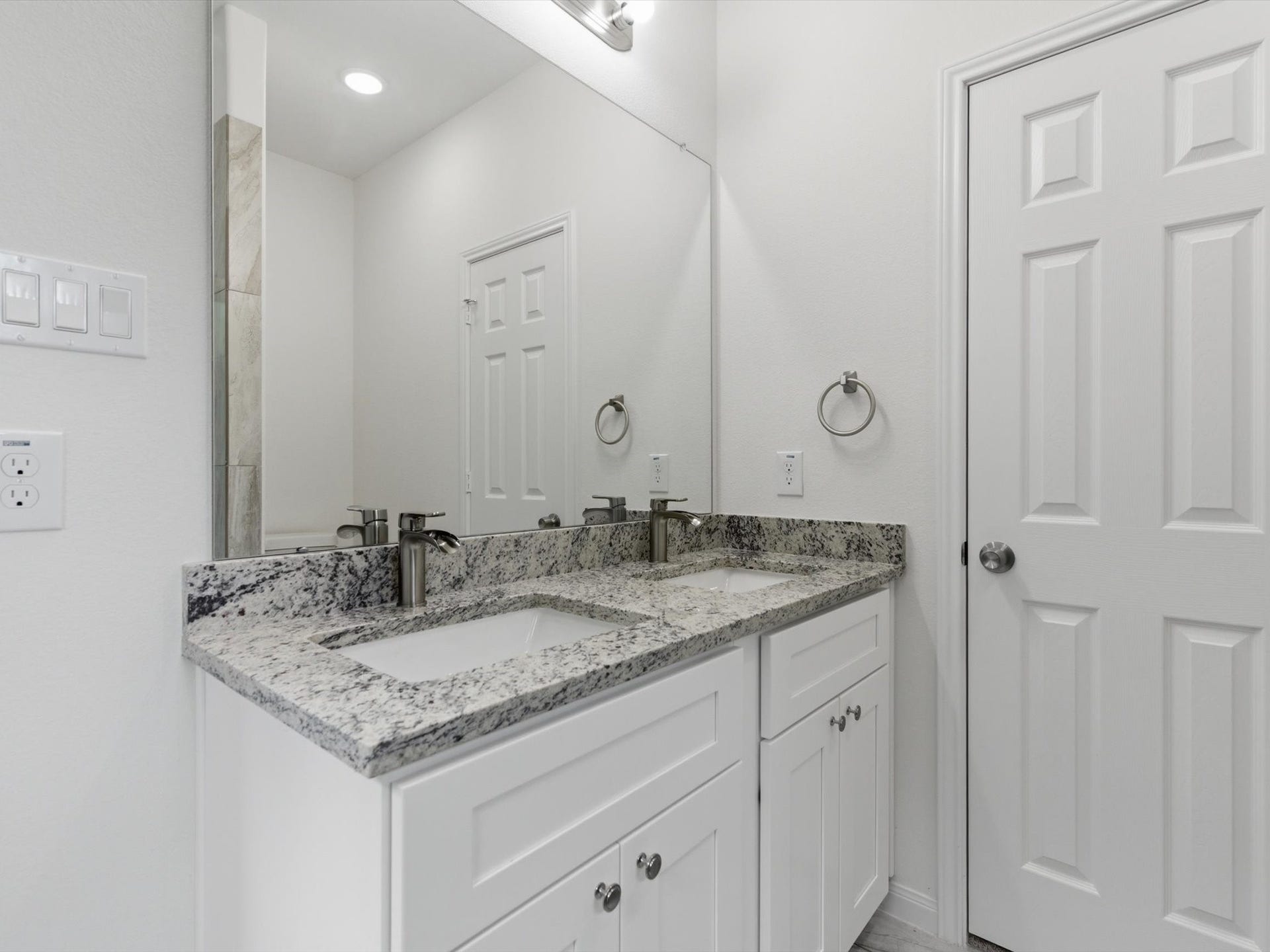 2811 Topiary Lane, Houston, TX 77014