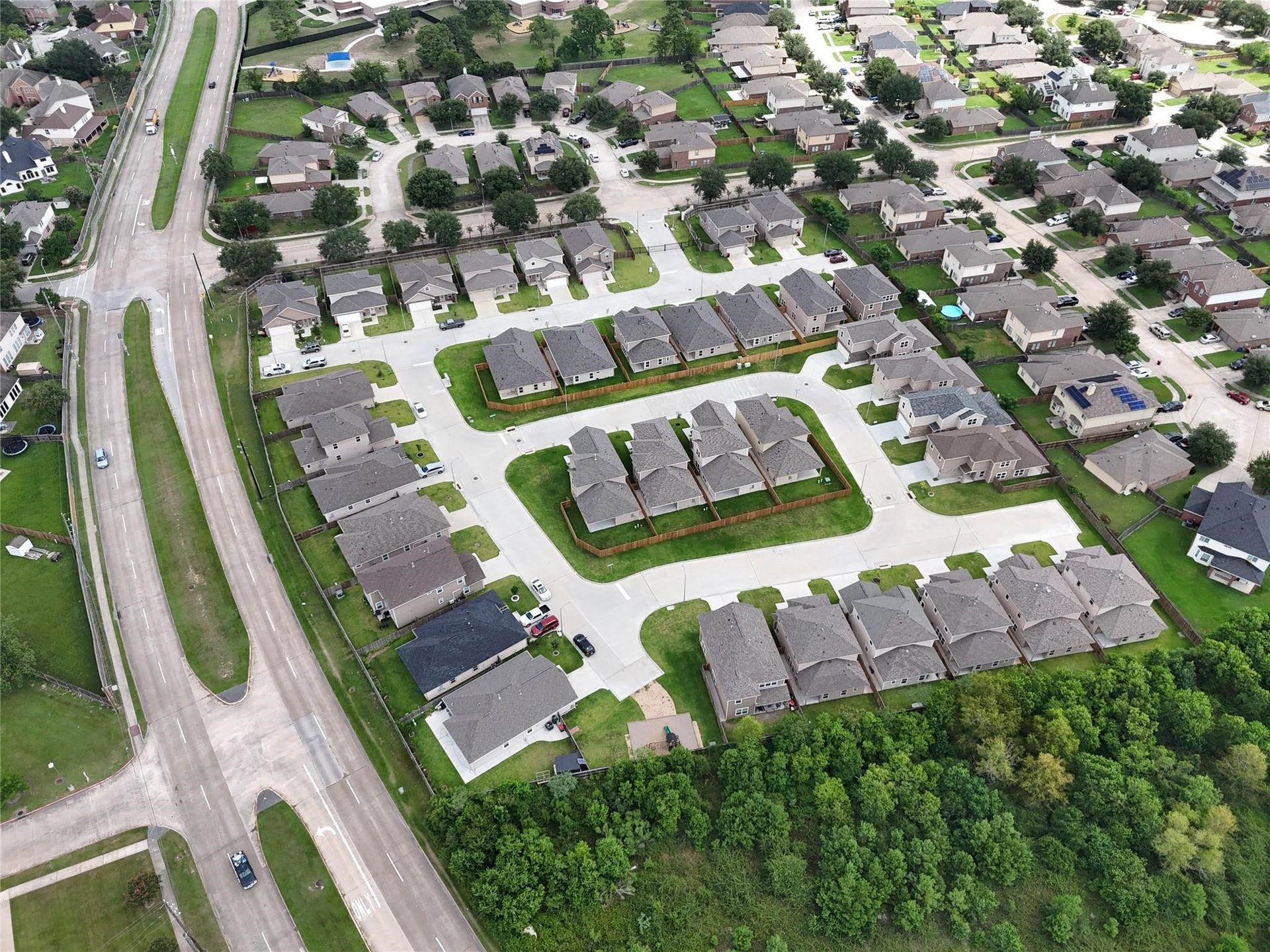 Ideally located near Beltway 8, Hwy 249, Veterans Memorial, and I-45, Echo Leaf offers quick access to major thoroughfares while keeping you close to home.