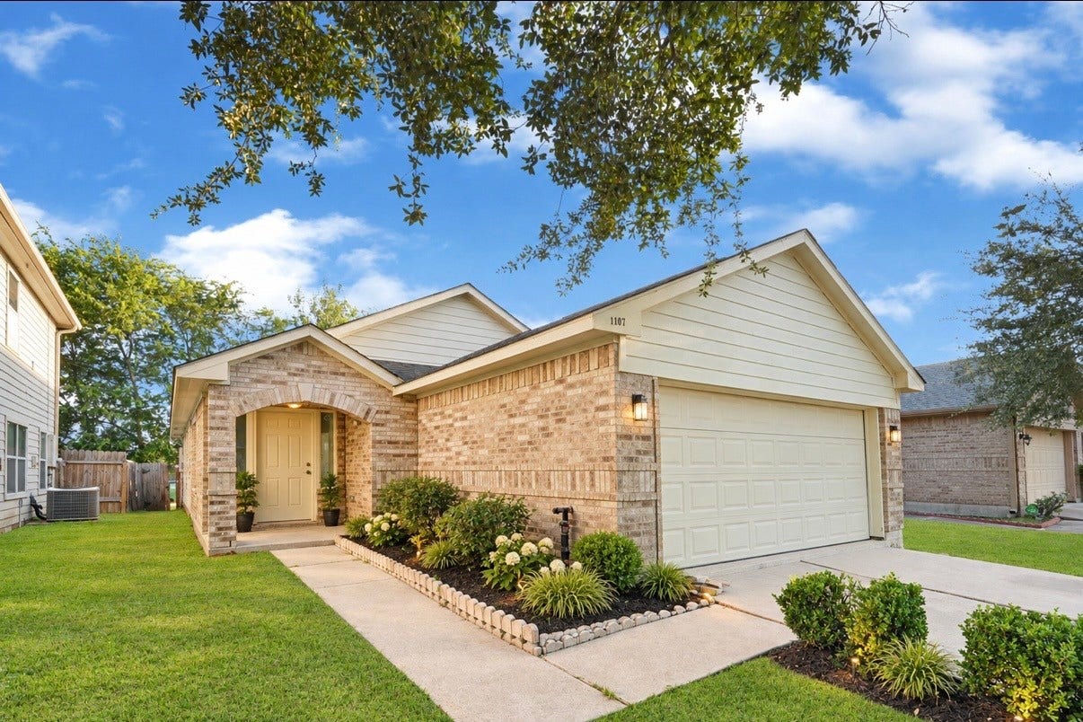 1107 Hampton Villa Lane, Houston, TX 77047 AI GENERATED POTENTIAL LANDSCAPING