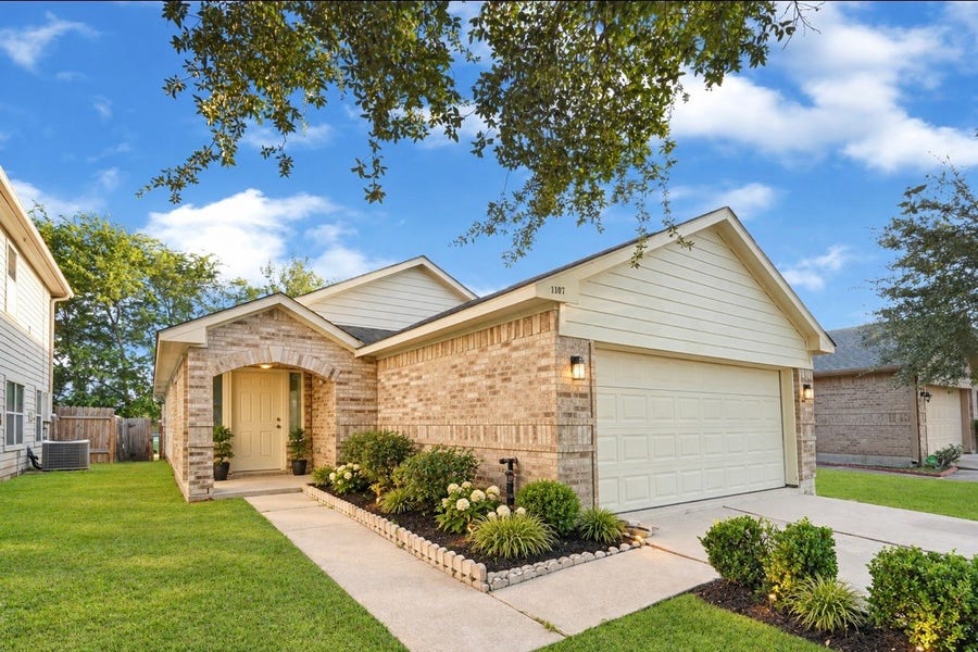 Property photo for 1107 Hampton Villa Lane, Houston, TX