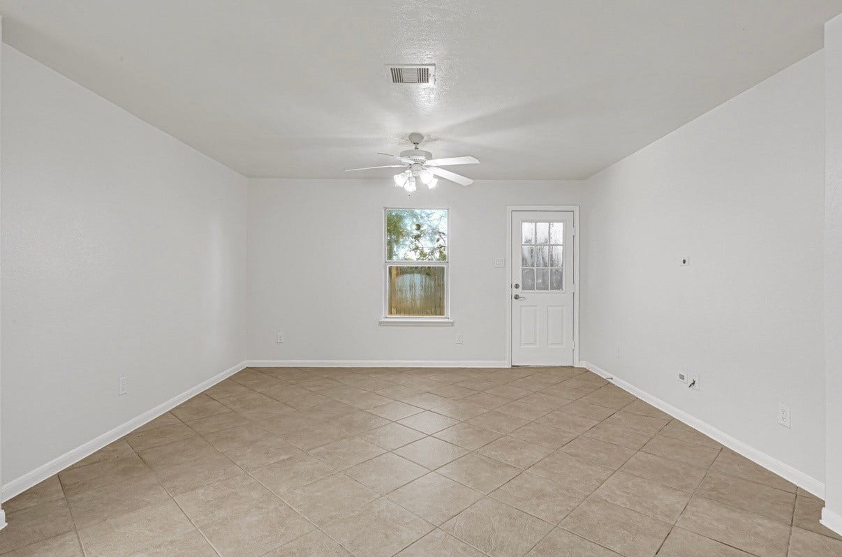 1107 Hampton Villa Lane, Houston, TX 77047 LIVING ROOM