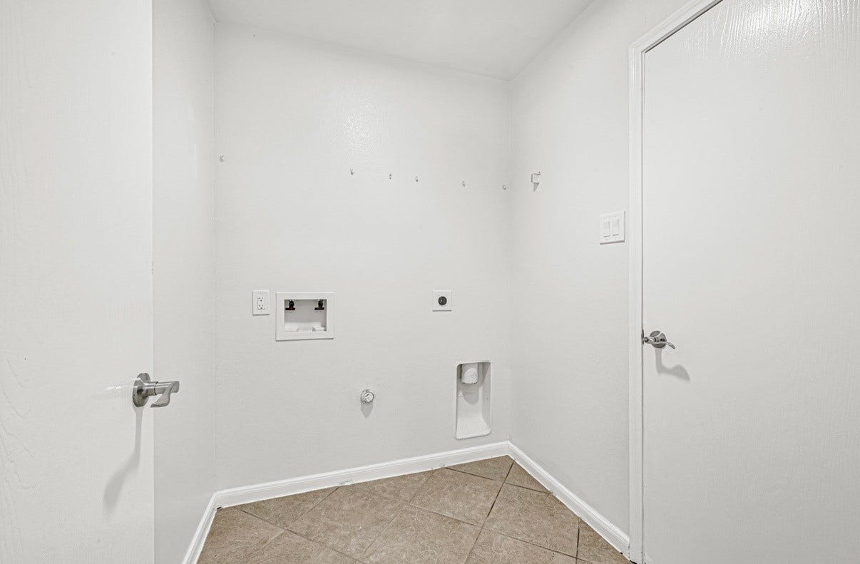 1107 Hampton Villa Lane, Houston, TX 77047 LAUNDRY ROOM
