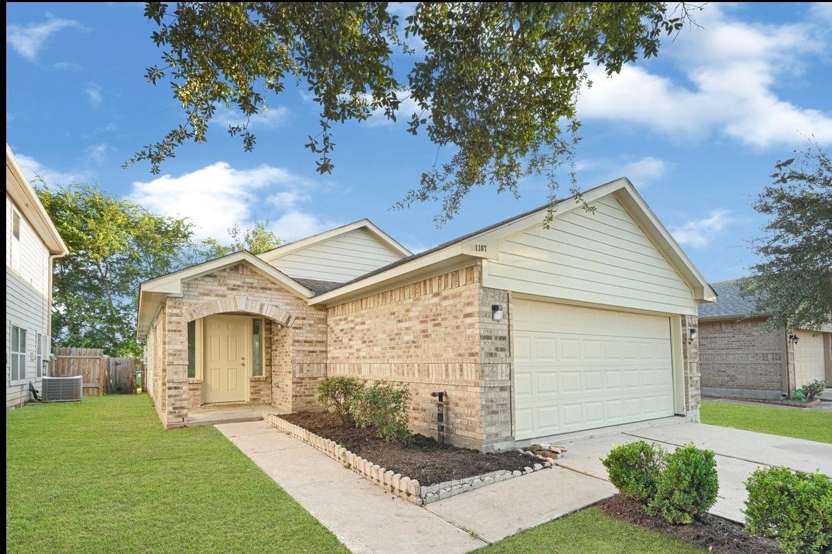 1107 Hampton Villa Lane, Houston, TX 77047 FRONT OF THE HOME