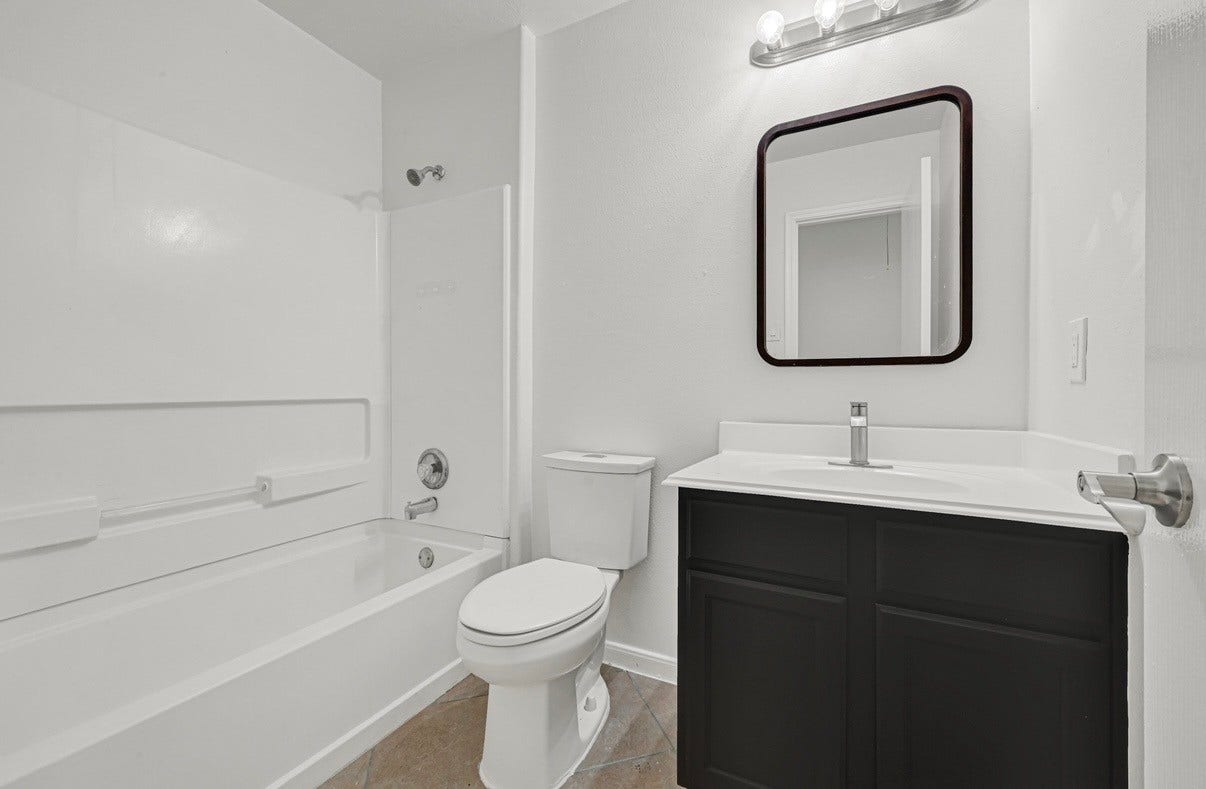 1107 Hampton Villa Lane, Houston, TX 77047 SECONDARY BATH