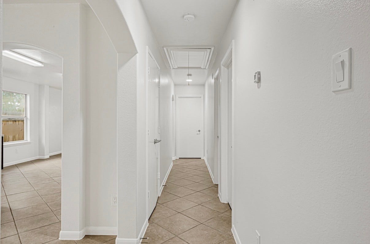 1107 Hampton Villa Lane, Houston, TX 77047 HALLWAY LEADING TO ALL BEDROOMS
