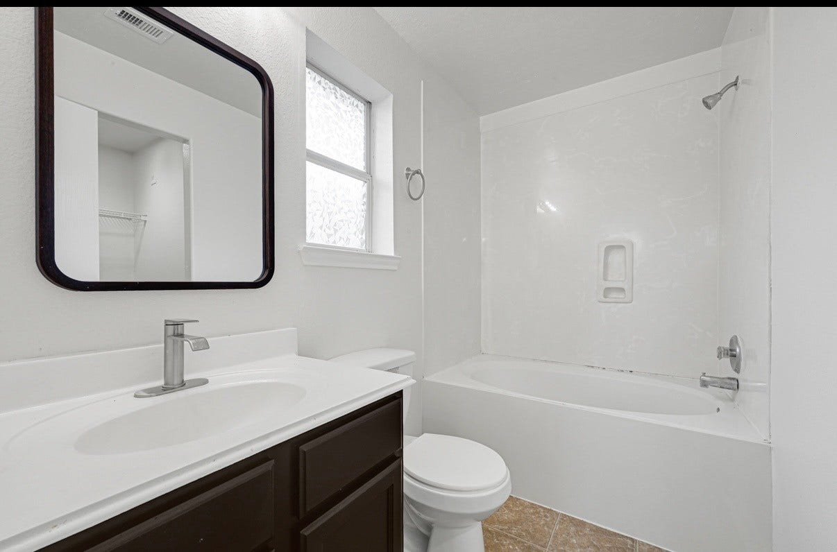 1107 Hampton Villa Lane, Houston, TX 77047 PRIMARY BATH