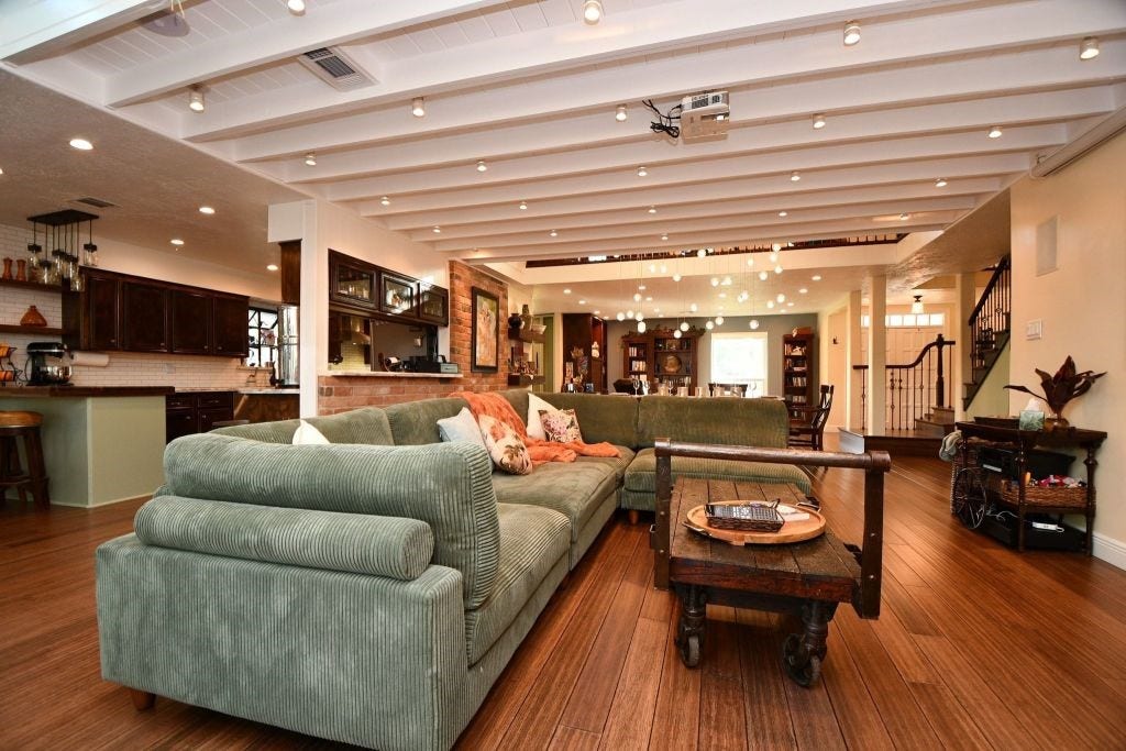 9102 Meaux Drive, Houston, TX 77031 9102 Meaux Drive, Houston, TX 77031