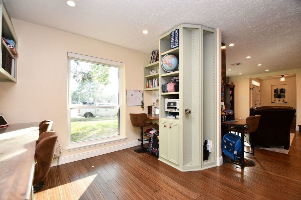 9102 Meaux Drive, Houston, TX 77031 9102 Meaux Drive, Houston, TX 77031