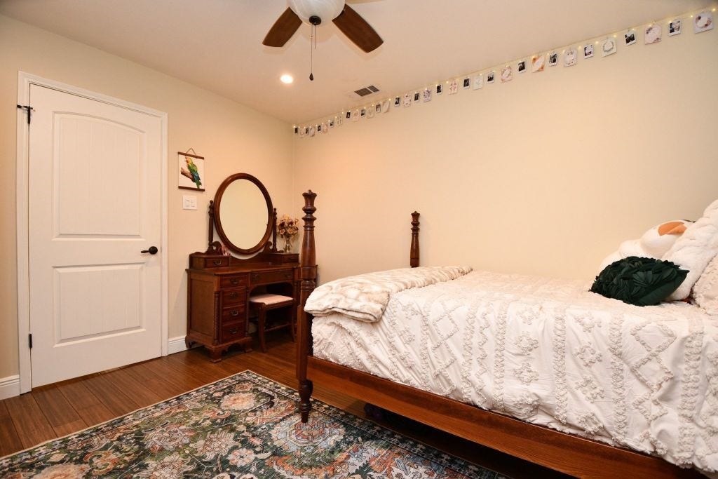 9102 Meaux Drive, Houston, TX 77031 9102 Meaux Drive, Houston, TX 77031