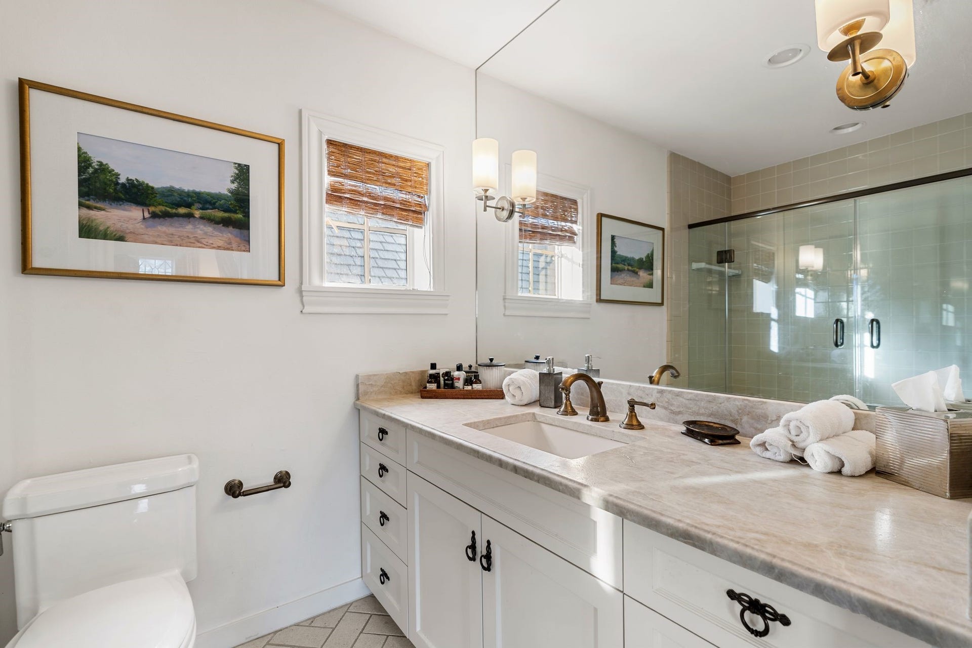 [Garage Apartment Bath]
