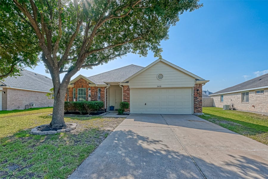 Property photo for 8418 Woodland Knoll Lane, Cypress, TX