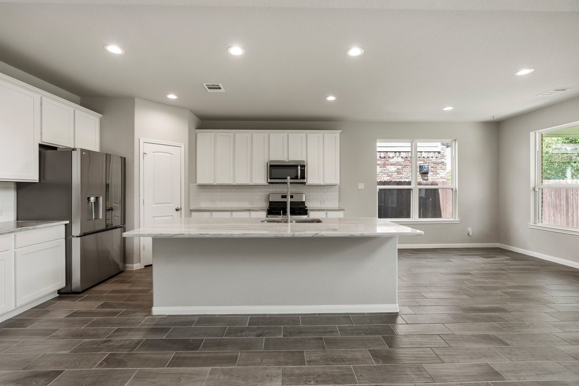 314 Arbor Ranch Circle, Richmond, TX 77469 Gourmet kitchen with oversized island and sleek white cabinetry