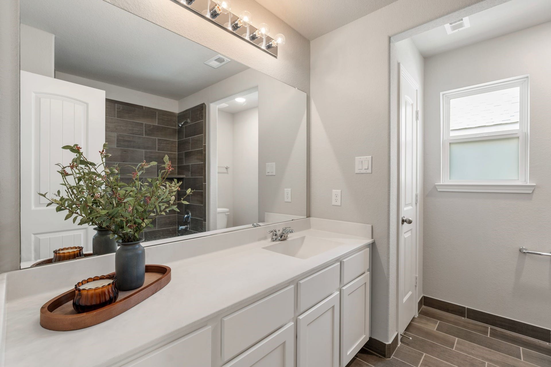 314 Arbor Ranch Circle, Richmond, TX 77469 Secondary bathroom with cabinet storage with tub/shower combo