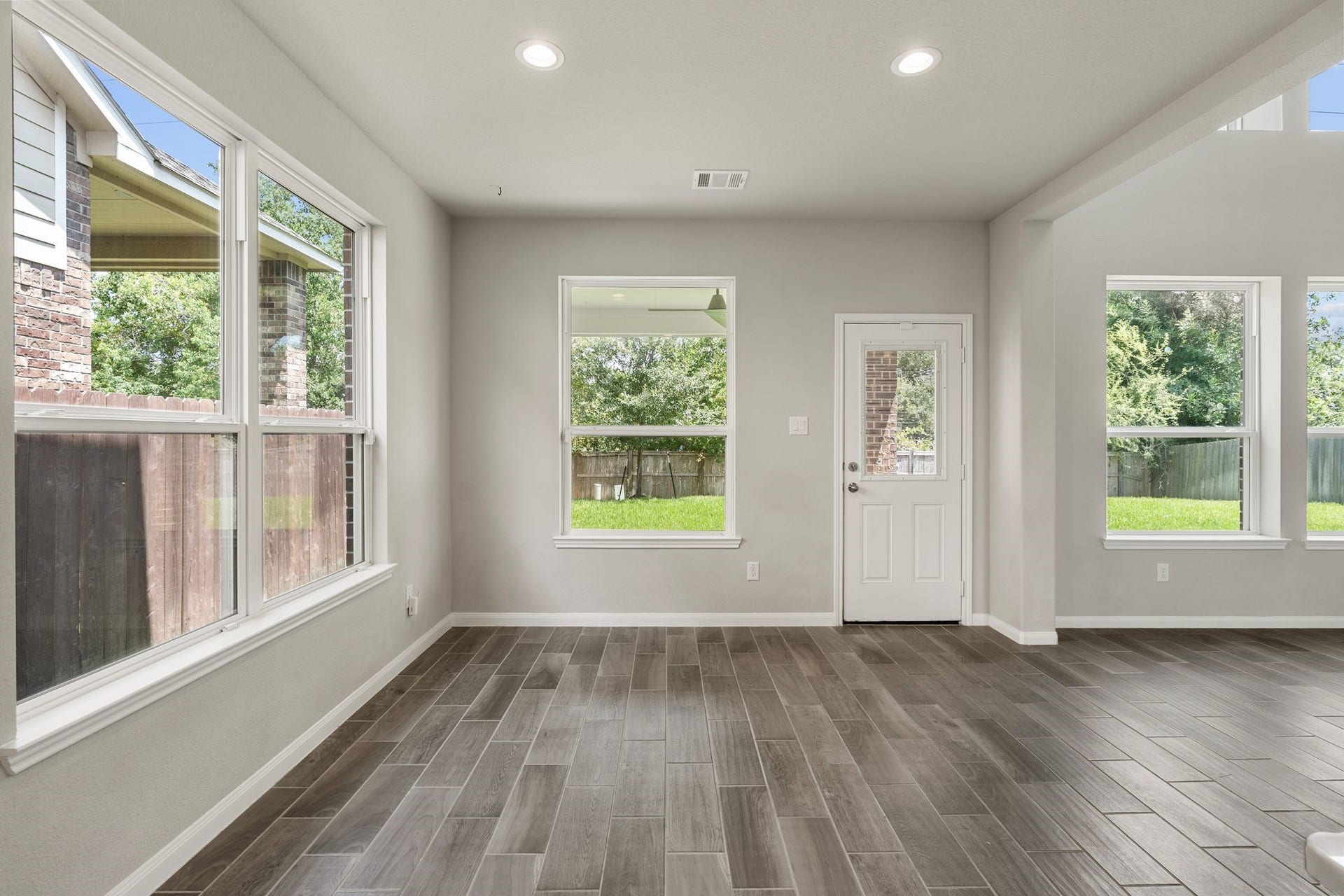314 Arbor Ranch Circle, Richmond, TX 77469 Bright breakfast nook with backyard views