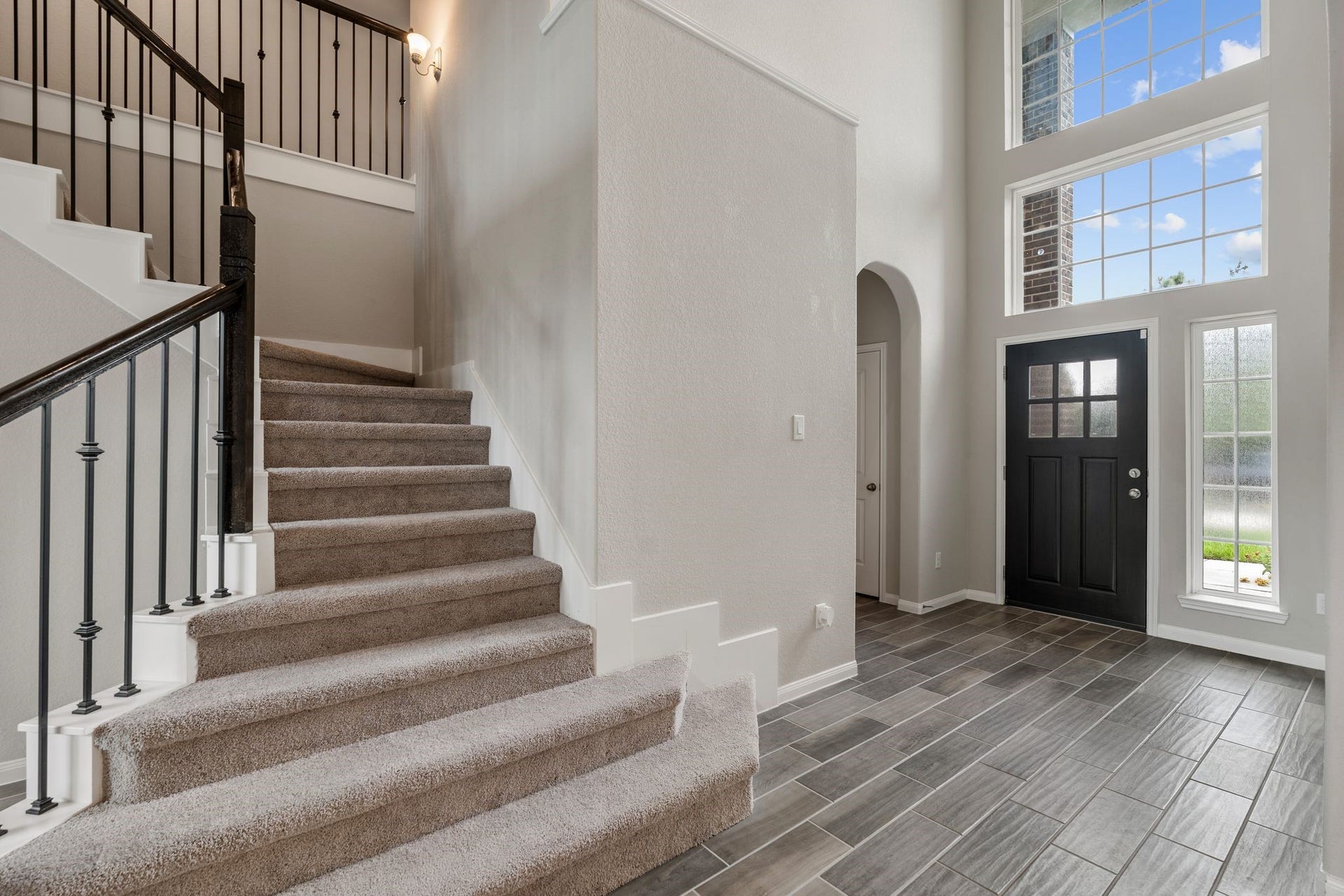 314 Arbor Ranch Circle, Richmond, TX 77469 Dramatic entryway with soaring ceilings and staircase with upgraded railing