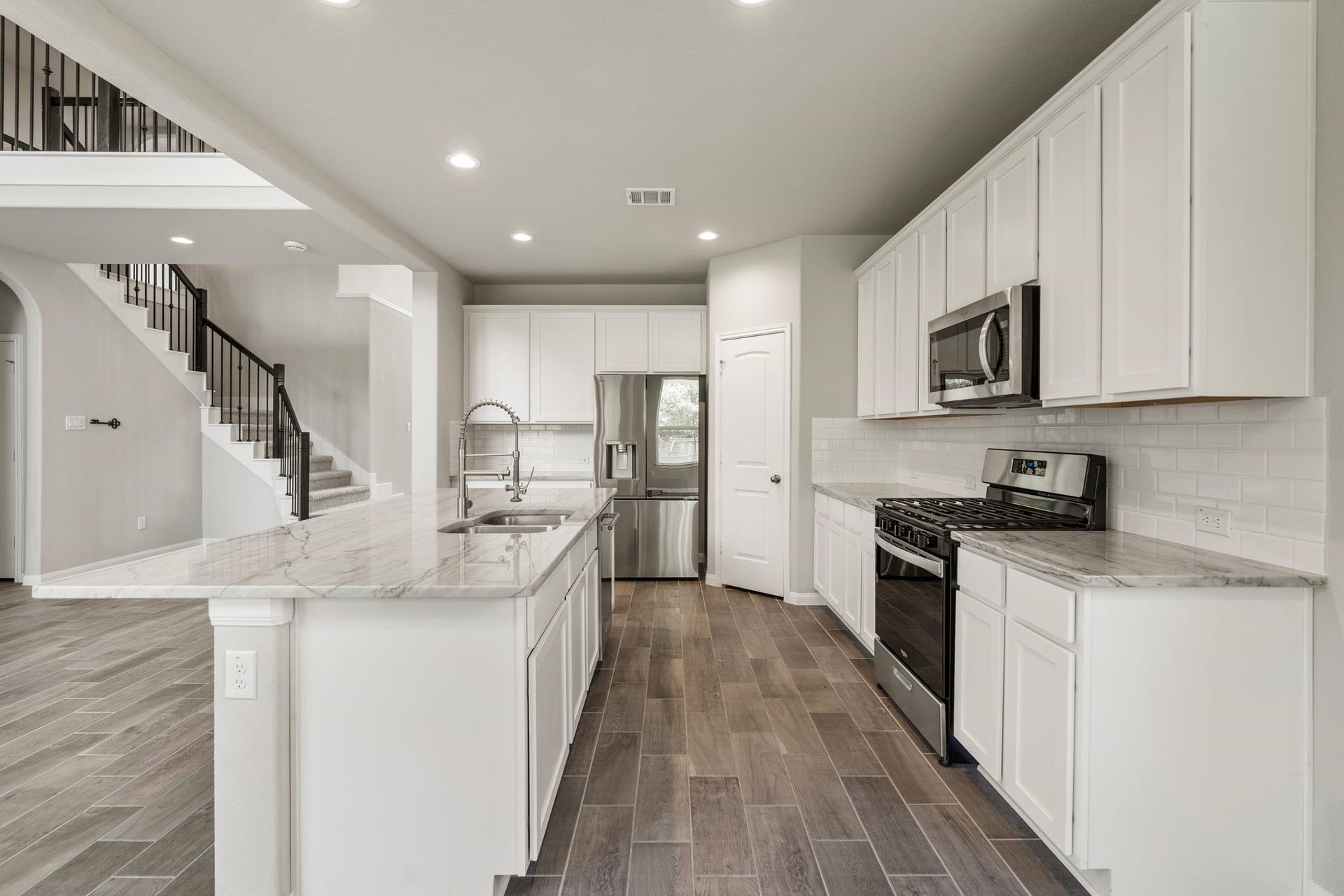 314 Arbor Ranch Circle, Richmond, TX 77469 Kitchen perfect for gathering and entertaining