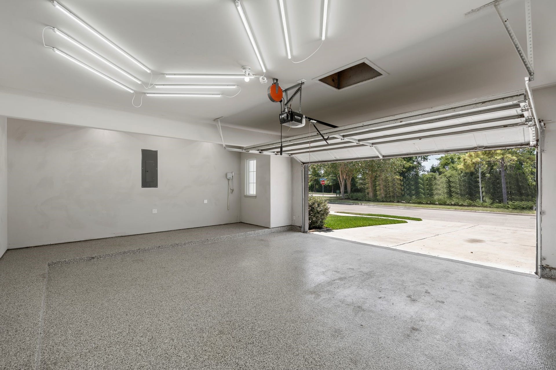 314 Arbor Ranch Circle, Richmond, TX 77469 Spacious garage with expoxy flooring