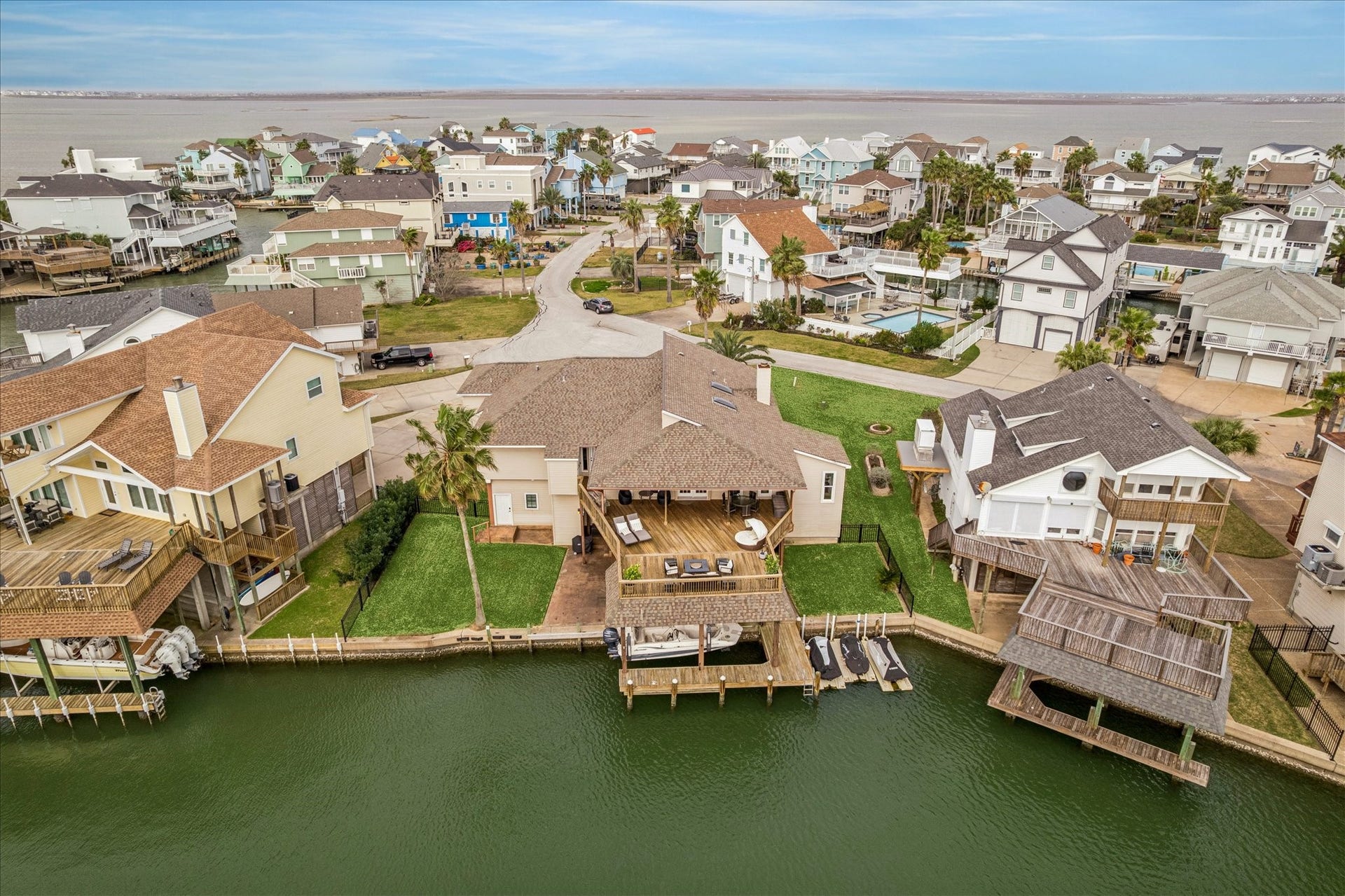 115 Bamaku Bend, Tiki Island, TX 77554 115 Bamaku Bend, Tiki Island, TX 77554