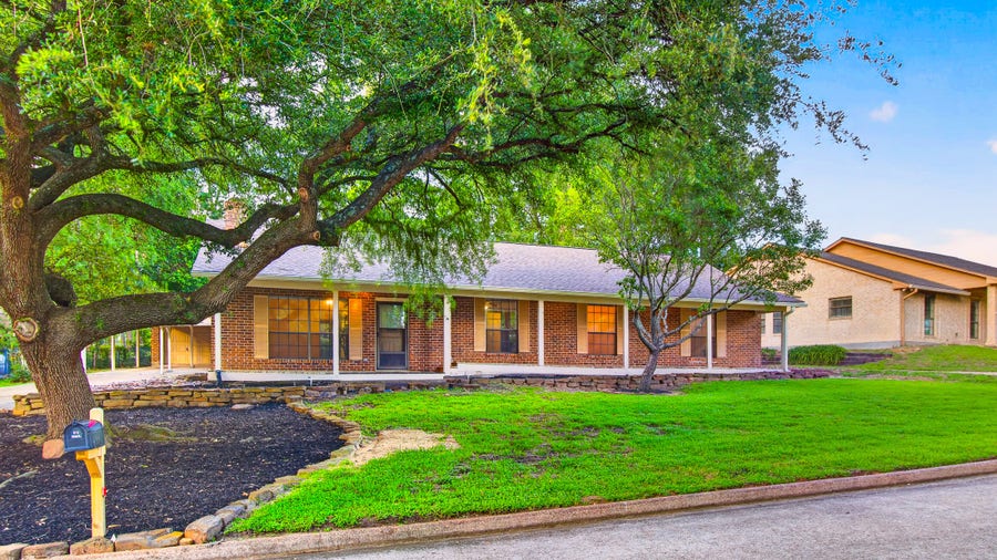 Property photo for 107 Greenbriar Drive, Conroe, TX