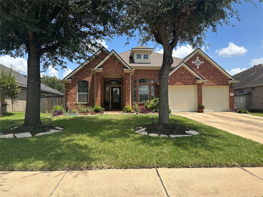 Property photo for 16218 Saxon Hollow Lane, Houston, TX