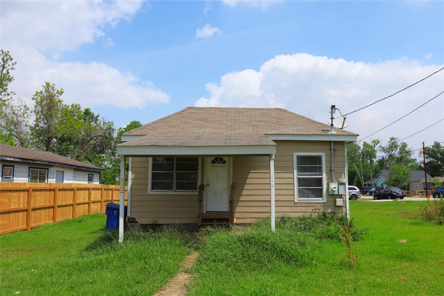 Property photo for 107 Prewitt Lane, West Columbia, TX