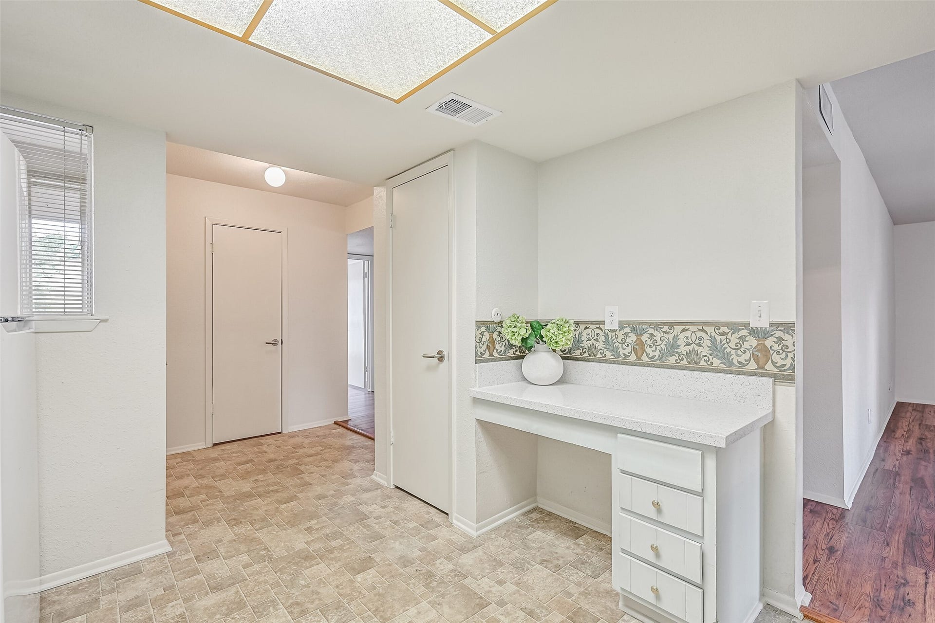5005 Georgi Lane, #155, Houston, TX 77092 Tucked just off the kitchen, this handy built-in desk area offers a dedicated spot for a laptop, household paperwork or meal planning. Speckled countertops, a decorative backsplash & drawers provide useful workspace and storage, while a nearby window brings natural light into the kitchen.