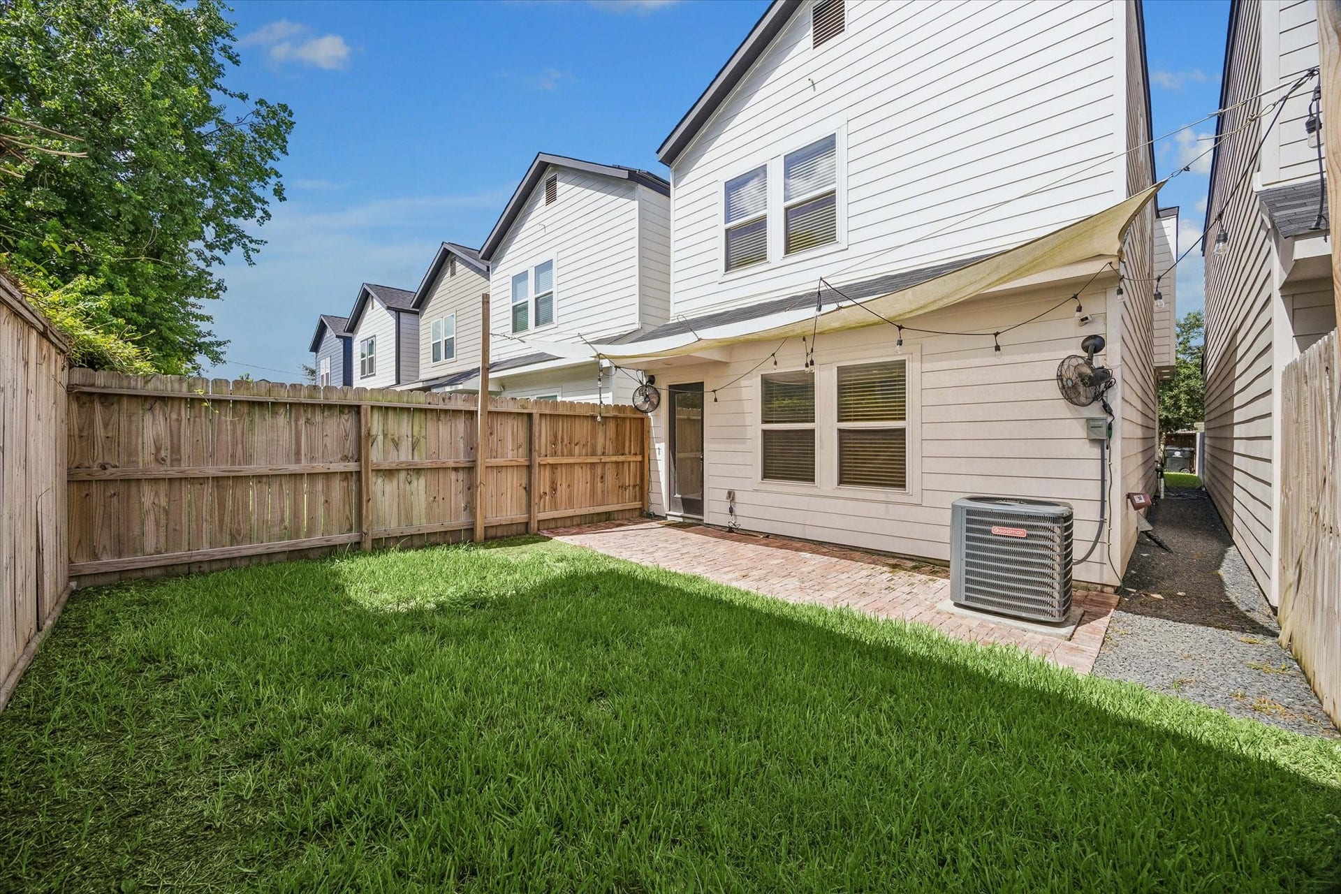 5710 Elysian Street, Houston, TX 77009 5710 Elysian Street, Houston, TX 77009