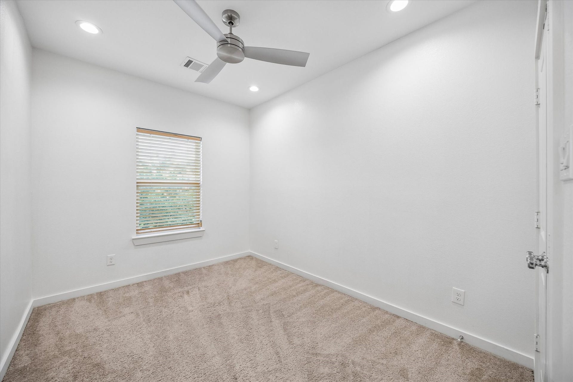 5710 Elysian Street, Houston, TX 77009 5710 Elysian Street, Houston, TX 77009